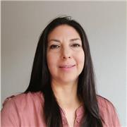 Es. Insegnante madrelingua spagnolo. Ho una laurea in Turismo e amo linsegnamento. Poso ofrile lezioni virtuale.